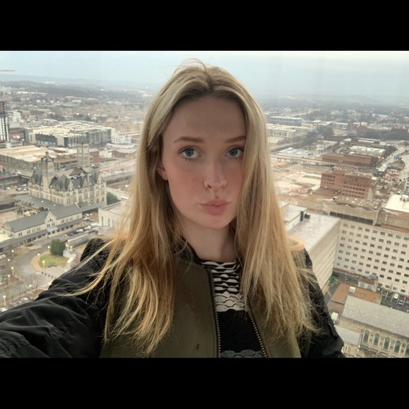 Meet your Posher, Roxanna - Picture 1 of 1